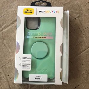 iPhone 11 Otterbox Symmetry + Pop Socket case